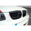 Kép 4/4 - BMW E81 E87 fényes lakkozott fekete E90 stílusú vese