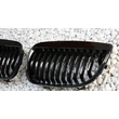 Kép 1/4 - BMW E81 E87 fényes lakkozott fekete E90 stílusú vese