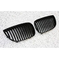 BMW E81 E87 fényes lakkozott fekete vese pár