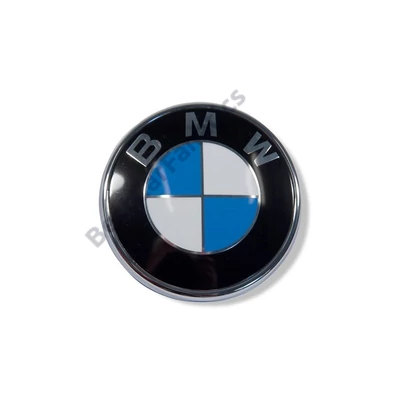 Gyári BMW E82 E88 70mm-es csomagtartó embléma 51147166445