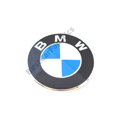Gyári BMW F40 74mm-es csomagtartó embléma 51148492586