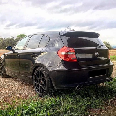 BMW E81 E87 lakkozott fekete hátsó ablak spoiler