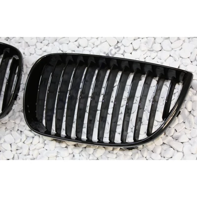 BMW E81 E87 fényes lakkozott fekete vese pár
