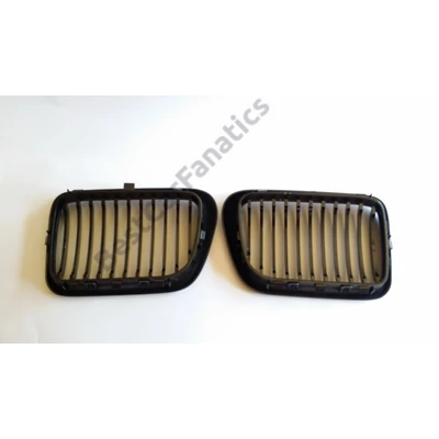 BMW E36 1995-2000 facelift utáni lakkozott fekete vese