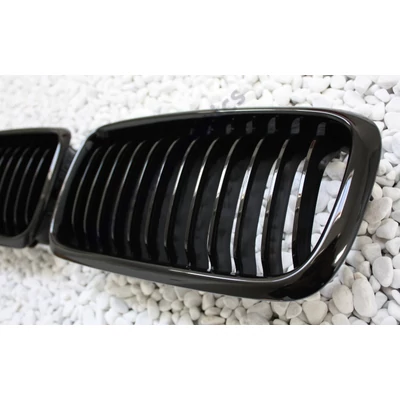 BMW E38 limousine 1994-2001 facelift stílusú lakkozott fekete vese