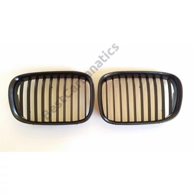 BMW E39 1995-2003 facelift előtti stílusú matt fekete vese