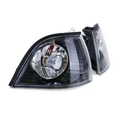 BMW E36 coupe cabrio átlátszó búrás fekete hátterű első index pár