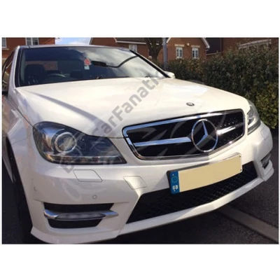 Mercedes Benz W204 króm-fekete hűtőrács C63 AMG stílusban gyári emblémával