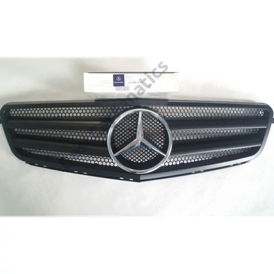 Mercedes Benz W204 matt fekete hűtőrács C63 AMG stílusban