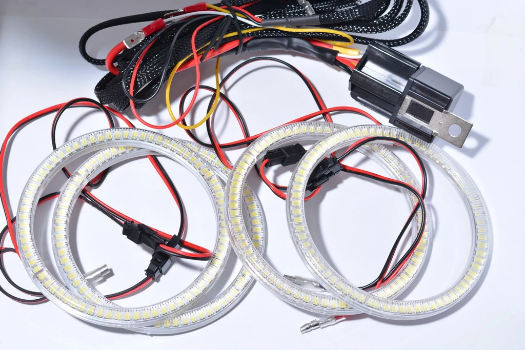 BMW E30 E32 E34 336SMD LED fehér angel eye 