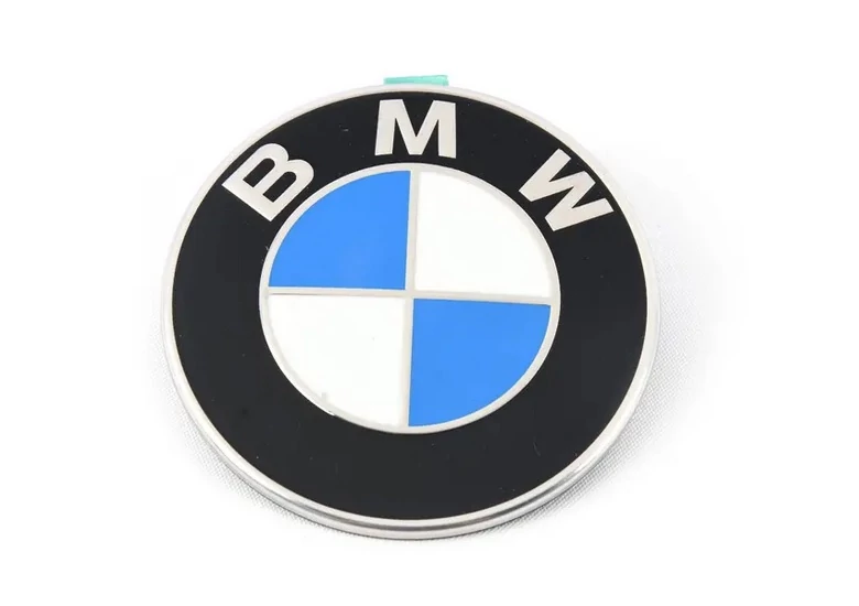 Gyári BMW 74mm-es F90 M5 G20 G30 G31 G32 csomagtartó embléma 51147463715