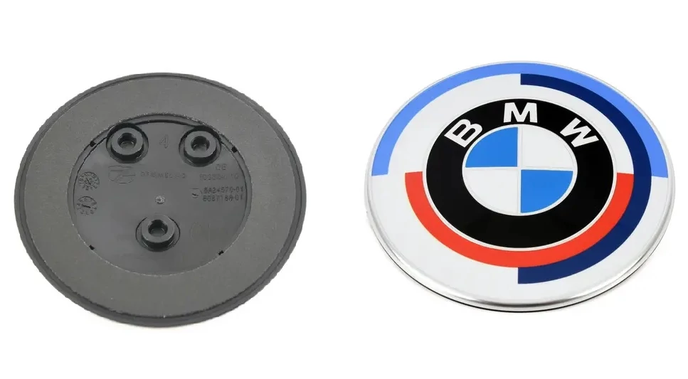 Gyári BMW 50 Yahre 82mm-es motorháztető - csomagtartó - tetőbox embléma 51148087188