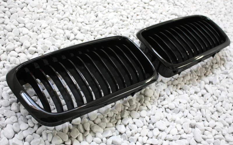 BMW E38 limousine 1994-2001 facelift stílusú lakkozott fekete vese