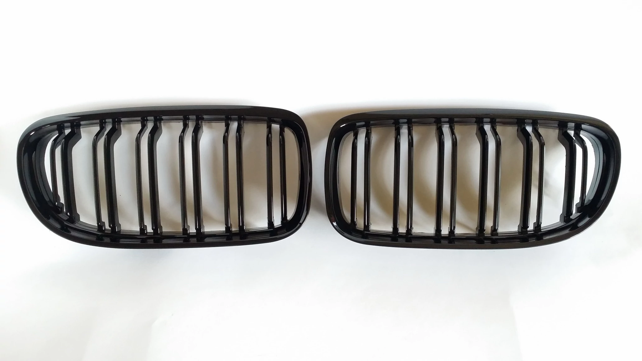 BMW E90 E91 LCI 2008-2012 limousine touring faceliftes lakkozott fekete M4 stílusú vese