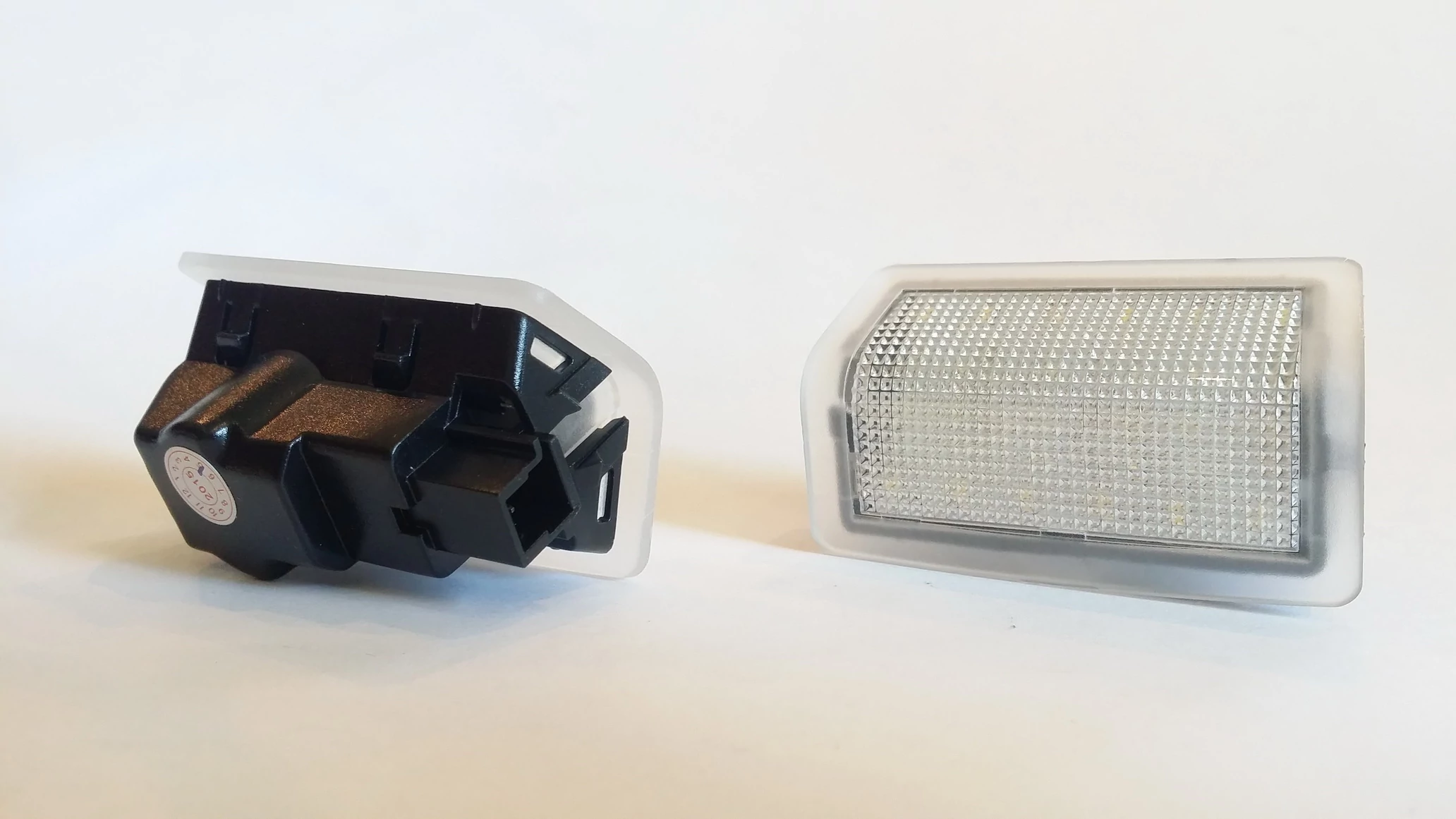 Mercedes Benz W204 facelift fehér SMD LED kilépőfény W166 W176  W212 W246