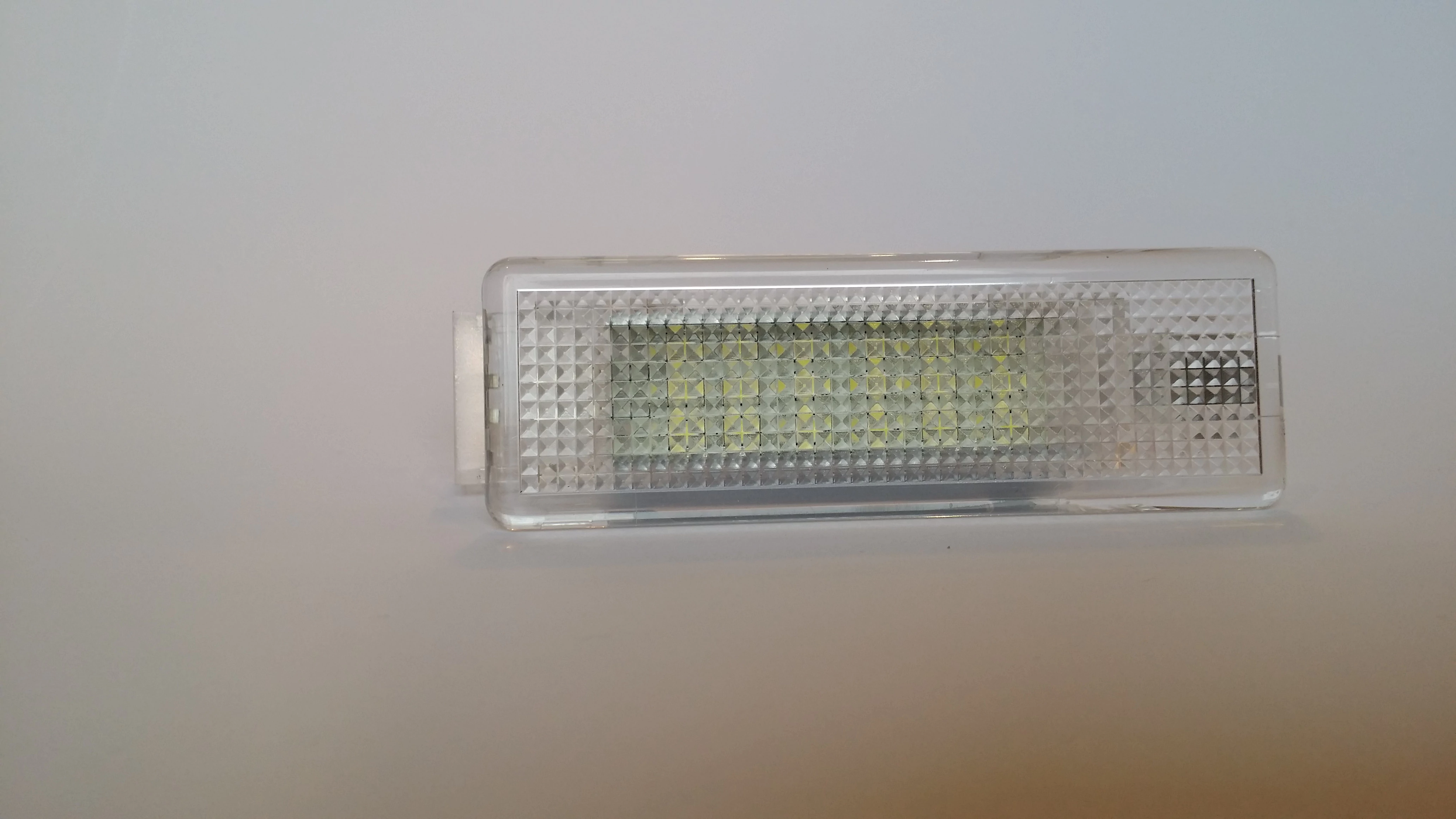 VW Seat 6000K fehér SMD LED csomagtér világítás