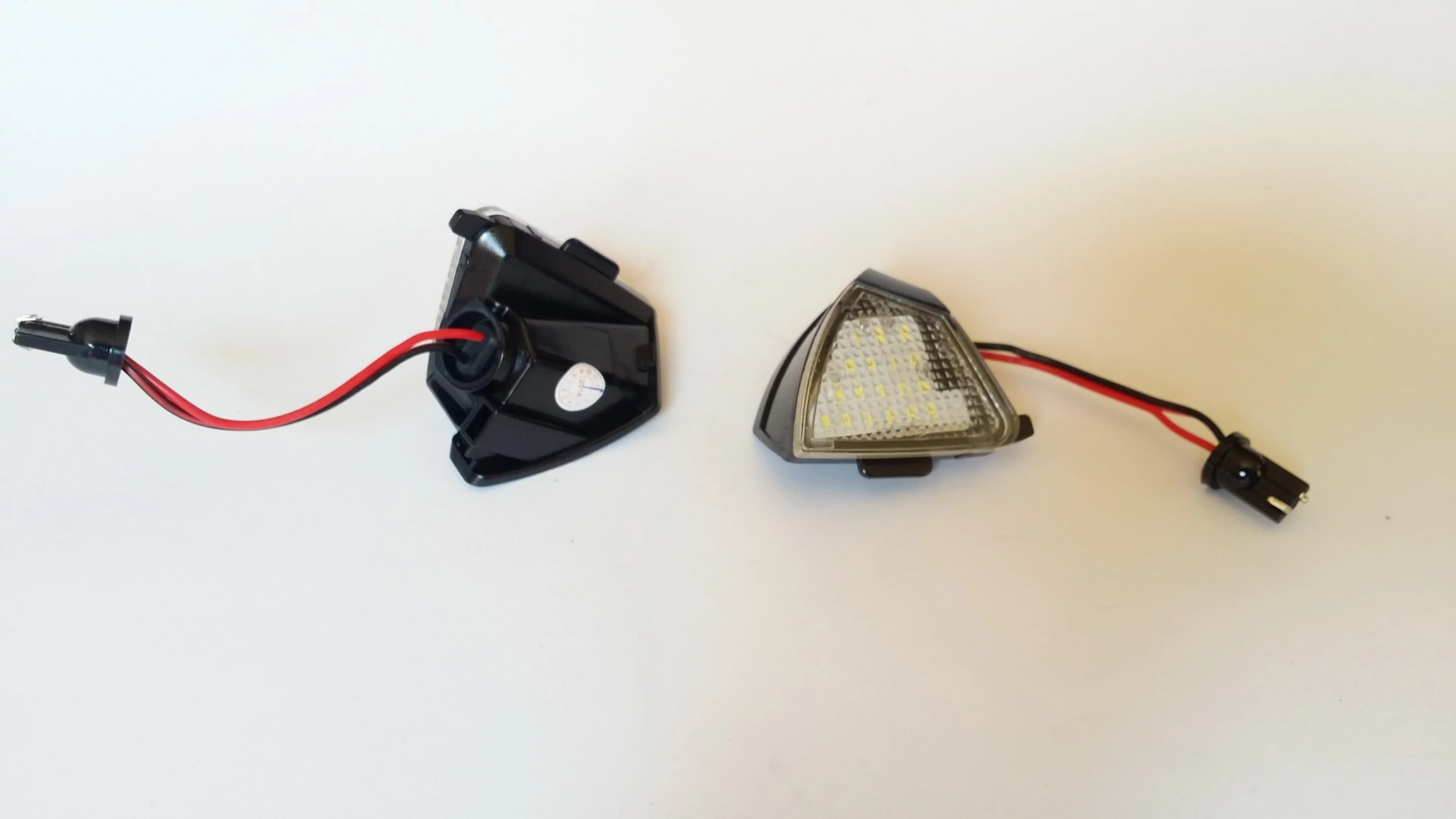 VW Golf 5 LED-es visszapillantó tükör alatti kilépőfény világítás (több típushoz jó)